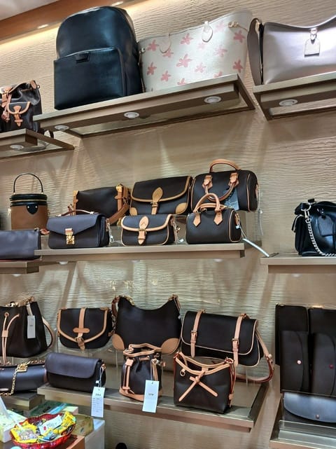 Xiao Mi Luxury Leatherware — фото 6